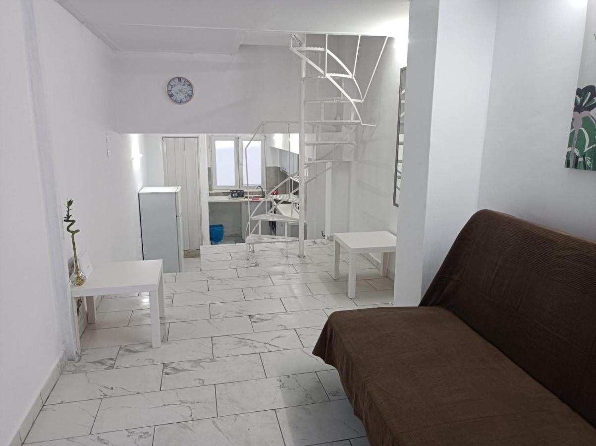 Apartment Dipla Atenas Exterior foto