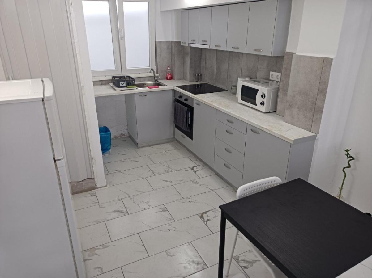 Apartment Dipla Atenas Exterior foto